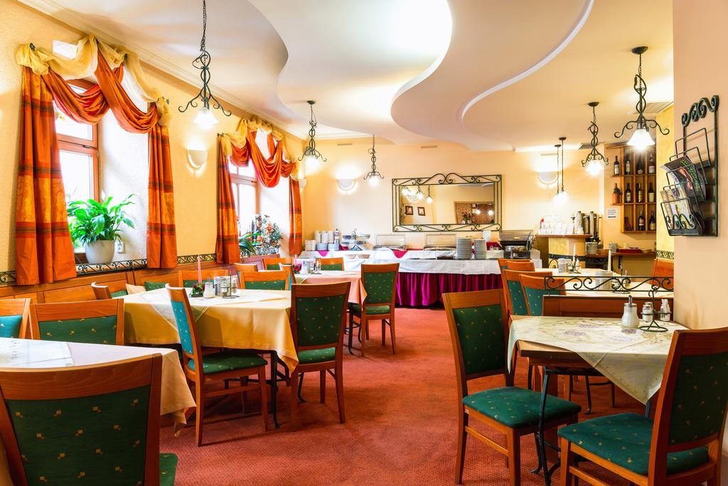 Hotel Palace بلزن المظهر الخارجي الصورة